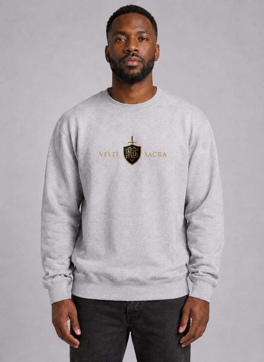 Modelo usando moletom masculino Veste Sacra
